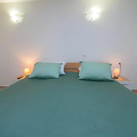 Fuer 2 Personen 1 Kind Ca, 36 M Sup2 In Veli Losinj, Adriakueste Kroatien Kroatische Inseln * Veli Losinj